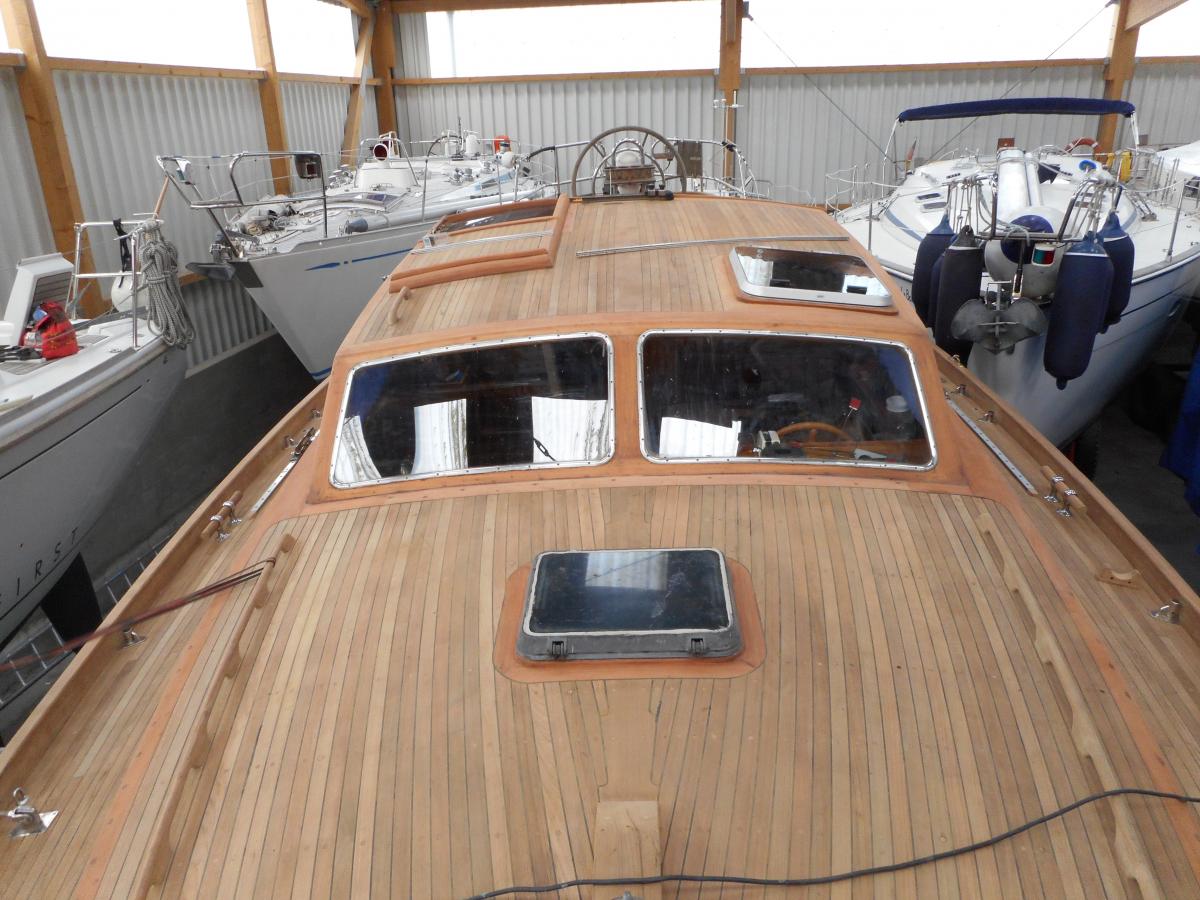 Pokład teakowy jachtu